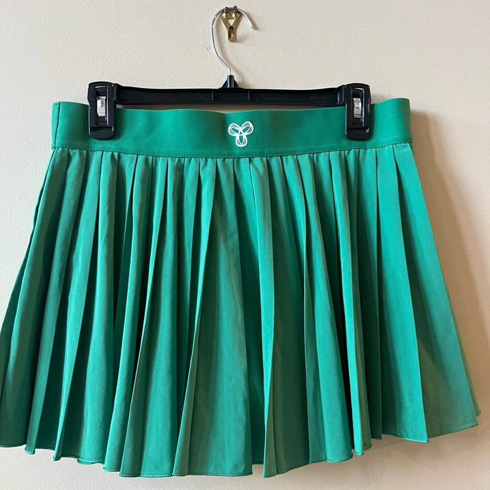 TnAction Green Skater Mini Skirt - Picture 2 of 4